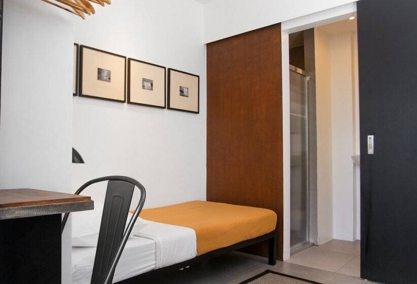 Quarto Estandar, Gomez House