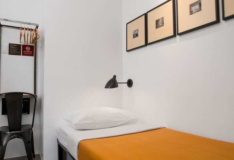 Quarto Estandar, Gomez House