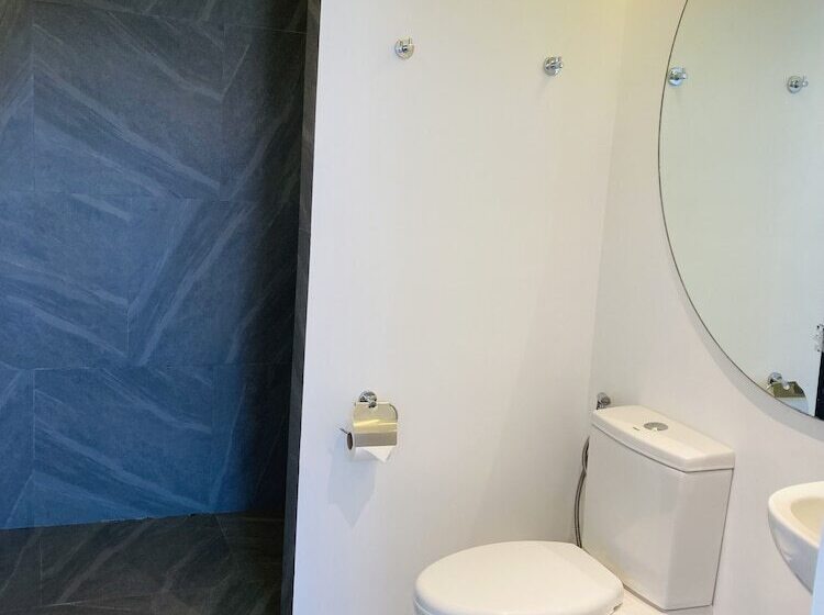 Escritório Estándar, Gomez House