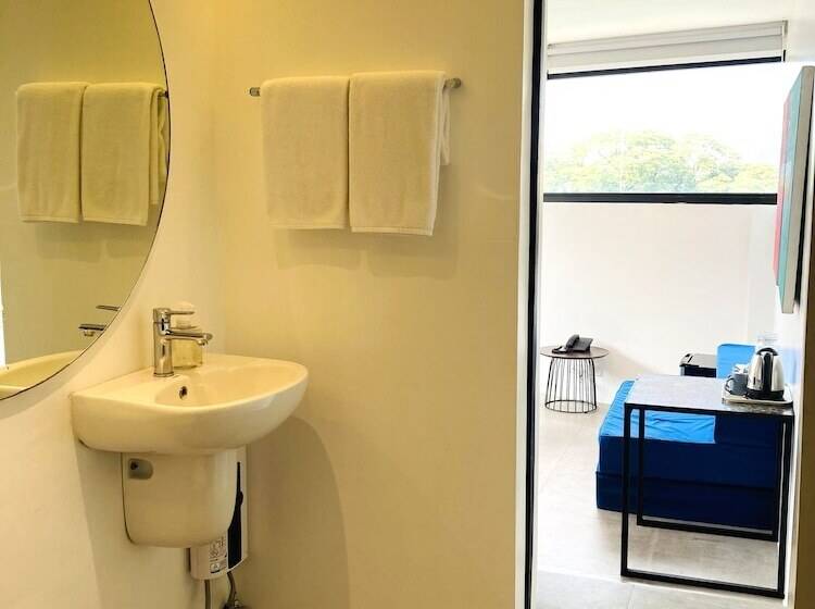 Escritório Estándar, Gomez House