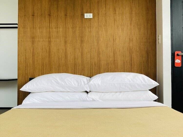 Escritório Estándar, Gomez House