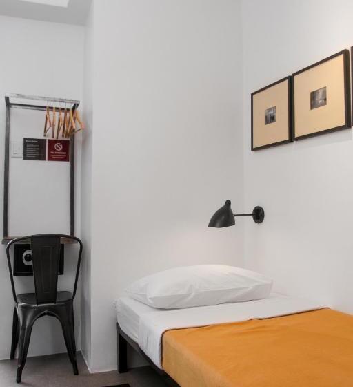 Quarto Estandar Individual, Gomez House