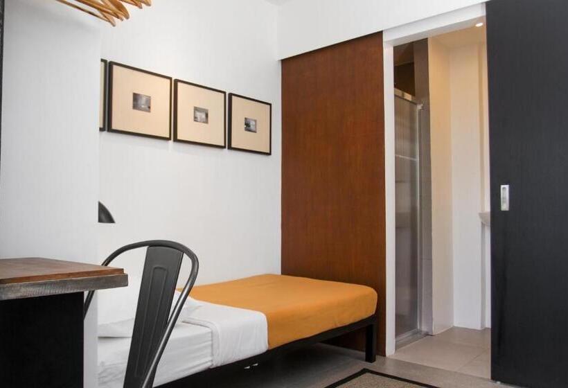 Quarto Estandar Individual, Gomez House