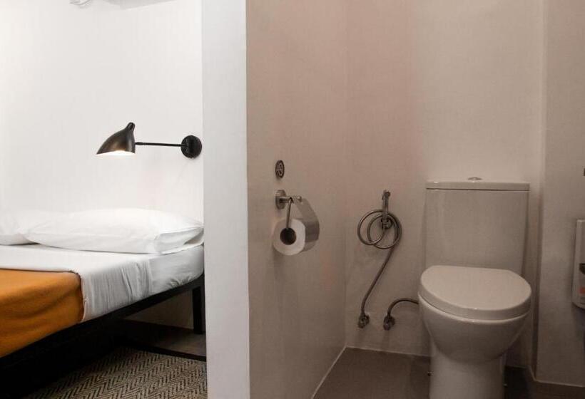 Quarto Estandar, Gomez House