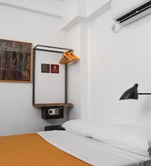 Quarto Estandar, Gomez House