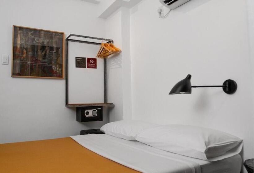 Quarto Estandar, Gomez House