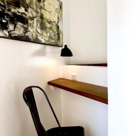 Escritório Estándar, Gomez House