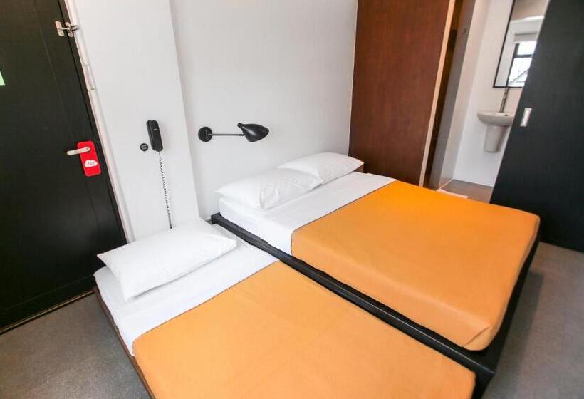 Quarto Triplo Estandar, Gomez House