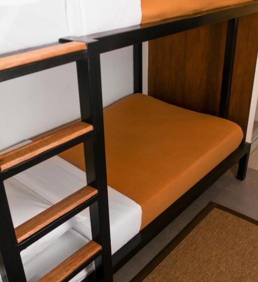 Quarto Estandar, Gomez House