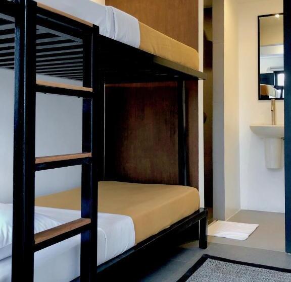 Quarto Estandar, Gomez House