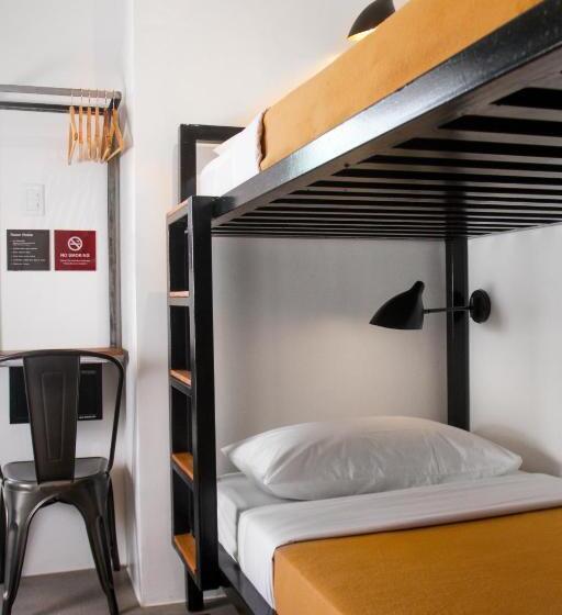 Quarto Estandar, Gomez House