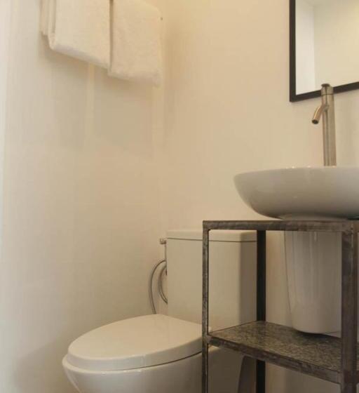 Quarto Estandar, Gomez House