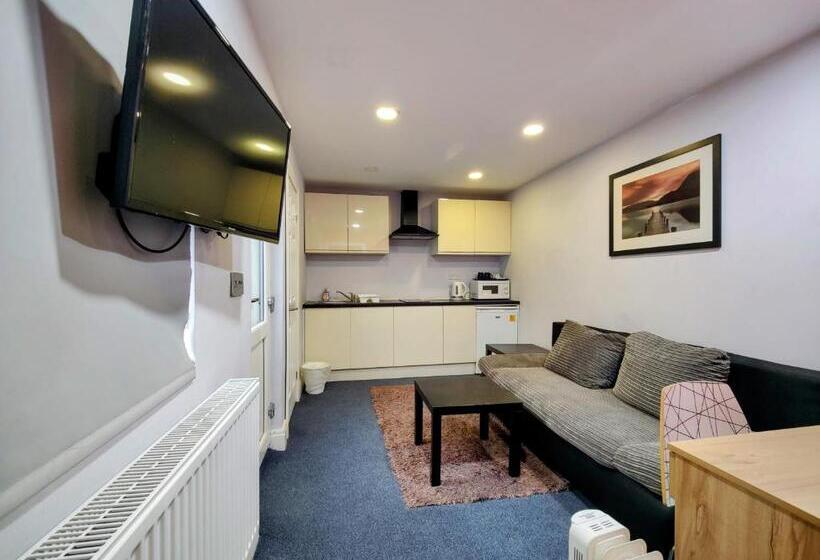 Deluxe Suite, Wellesley