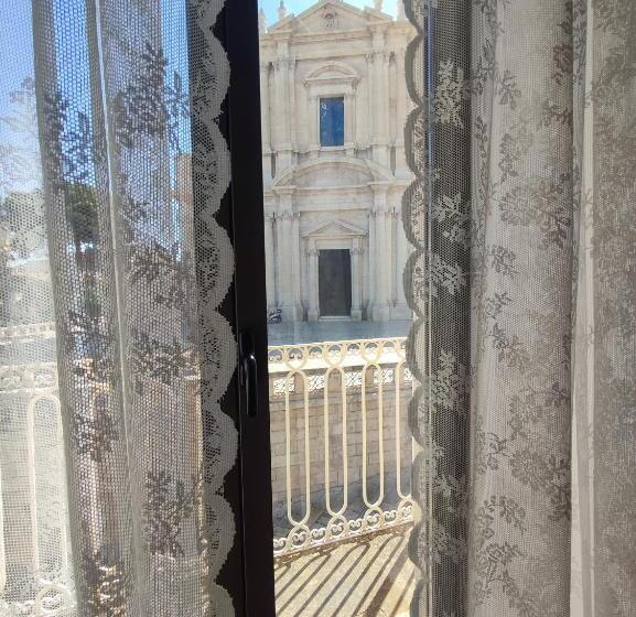 발코니 디럭스 룸, Yhomisus