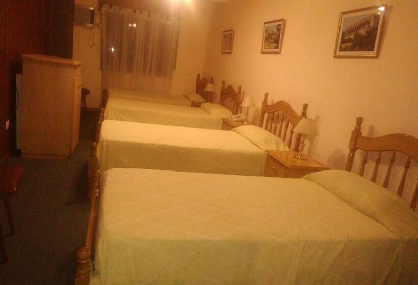 غرفة قياسية رباعية, Continental Cosquin