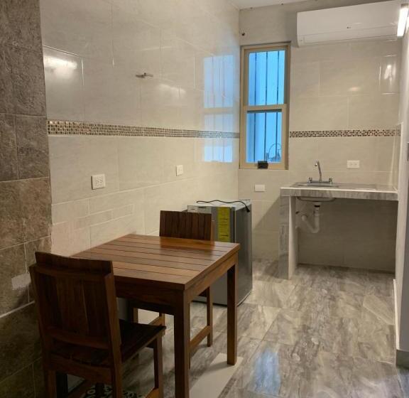 חדר קלאסי לארבעה, Playa Arena