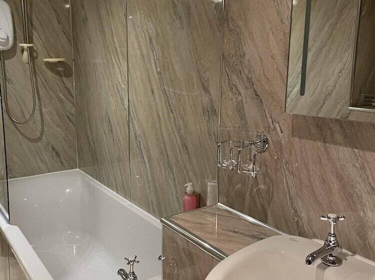 غرفة قياسية, The Olde Ship Inn