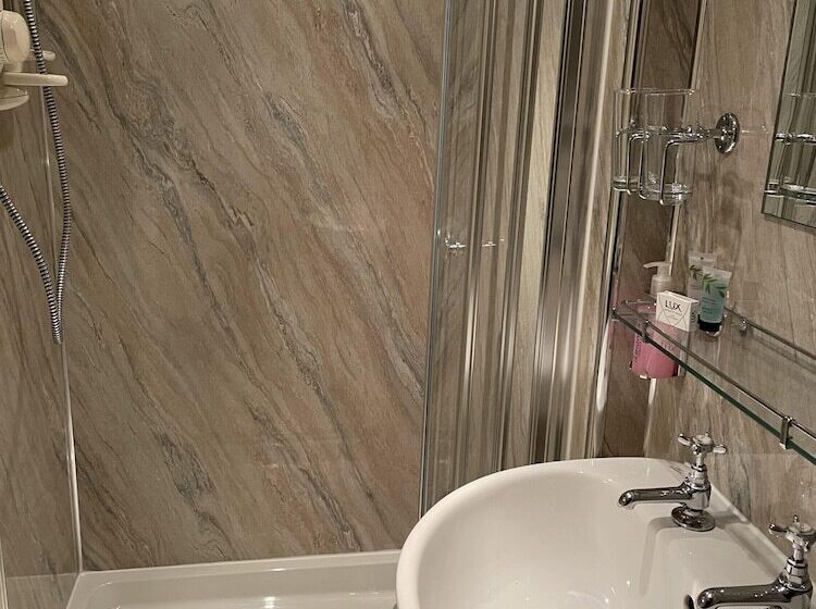 غرفة قياسية فردية, The Olde Ship Inn