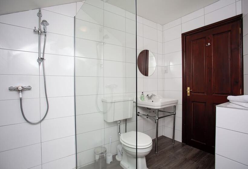 بنجلو قياسى, The Olde Ship Inn