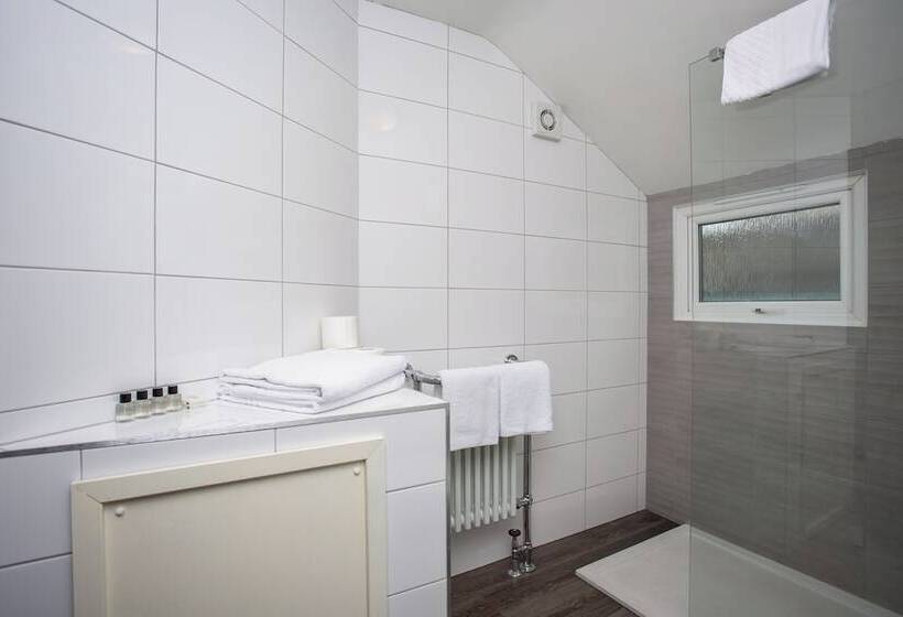 بنجلو قياسى, The Olde Ship Inn