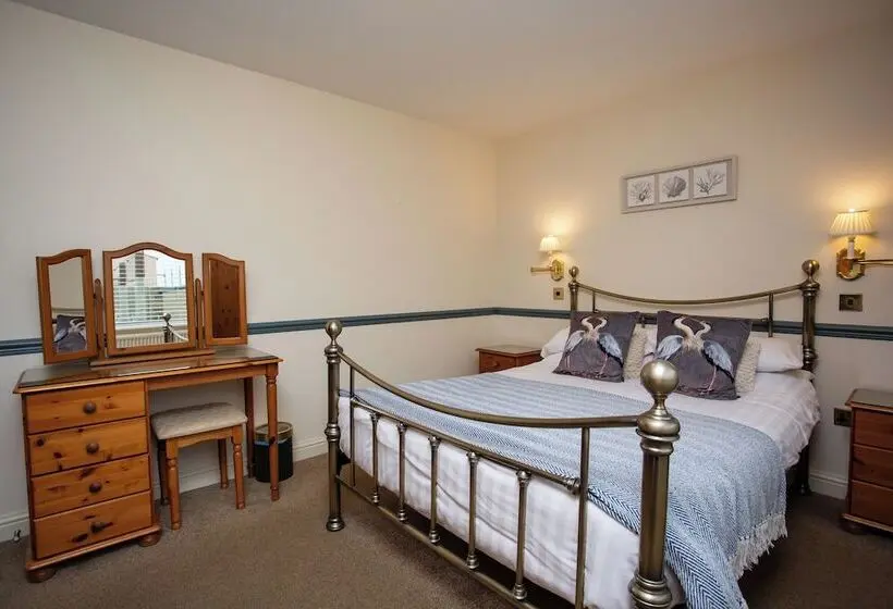 Standard Bungalow, The Olde Ship Inn