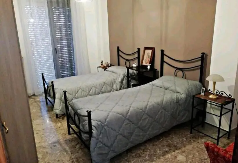 スタンダードルーム, A Casa Di Raffy