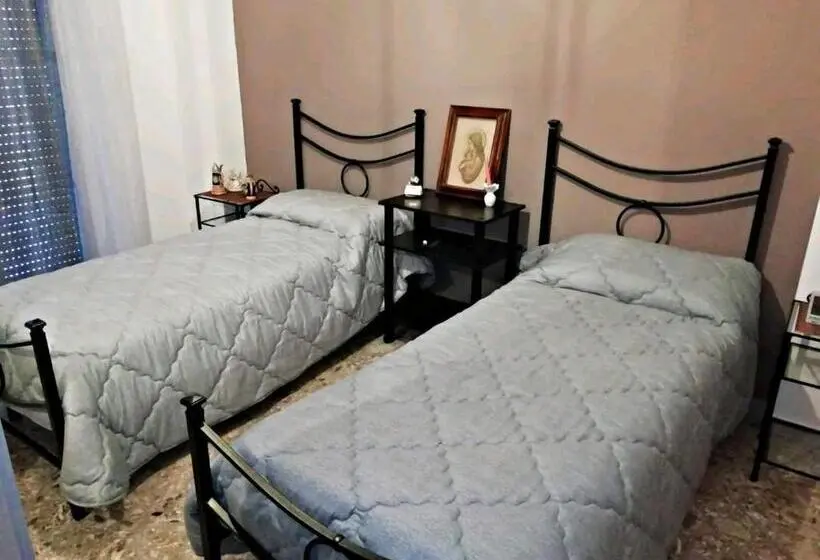スタンダードルーム, A Casa Di Raffy