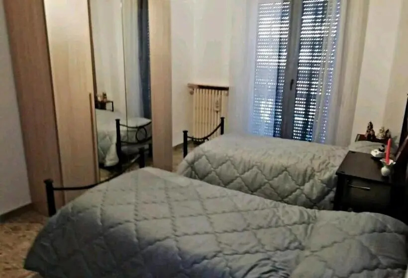 スタンダードルーム, A Casa Di Raffy