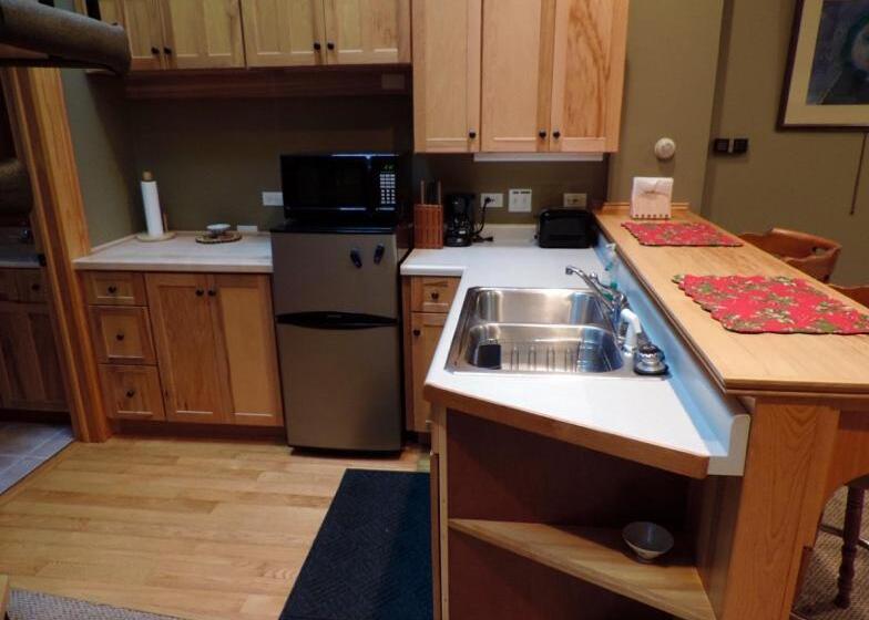 スイート, Abe's Spring Street Guest House