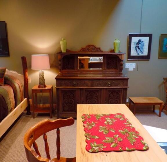 スイート, Abe's Spring Street Guest House