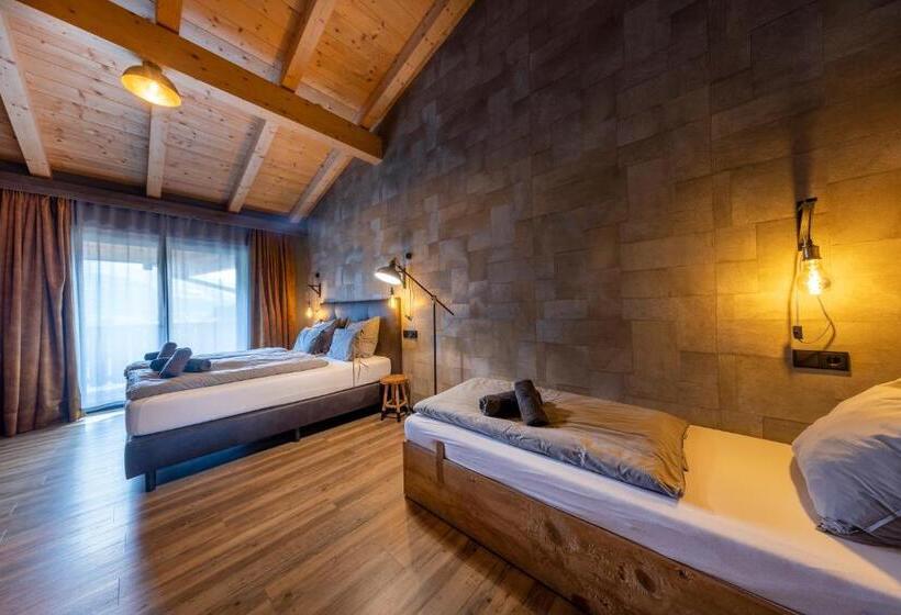 חדר סטנדרט לשלושה עם מרפסת, Herz3 Hotel Bar Restaurant Trattoria