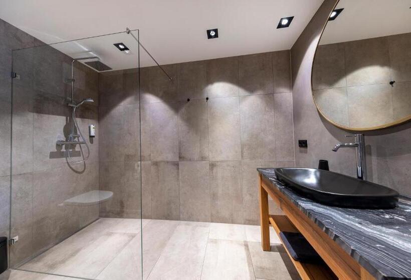 חדר סטנדרט לשלושה עם מרפסת, Herz3 Hotel Bar Restaurant Trattoria