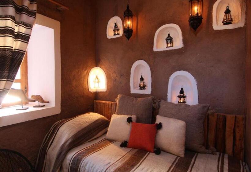 اتاق خانوادگی با چشمانداز باغ, Douar Samra