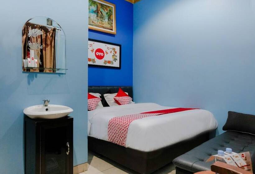 디럭스 룸, Oyo 778 Guest House Amalia Malang