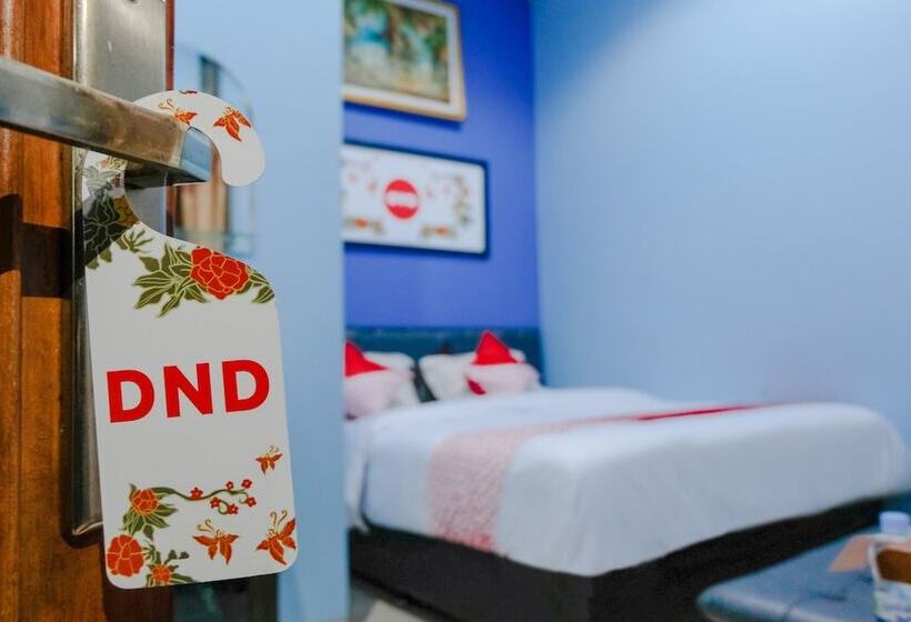 디럭스 룸, Oyo 778 Guest House Amalia Malang