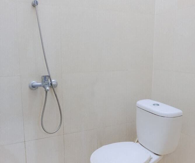 디럭스 룸, Oyo 778 Guest House Amalia Malang