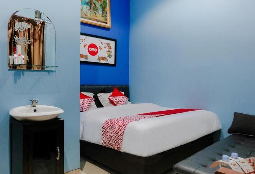 디럭스 룸, Oyo 778 Guest House Amalia Malang