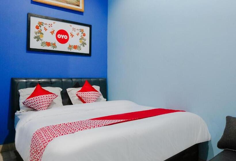 디럭스 룸, Oyo 778 Guest House Amalia Malang