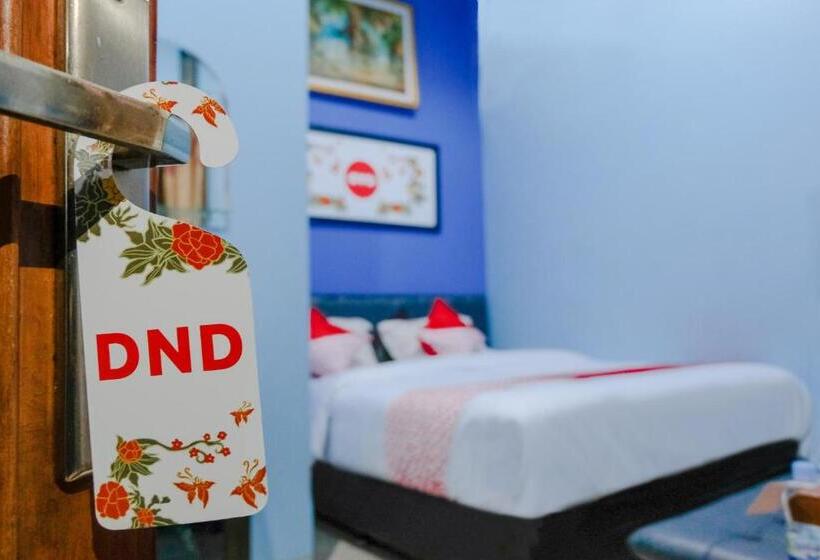 디럭스 룸, Oyo 778 Guest House Amalia Malang