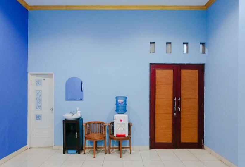 디럭스 룸, Oyo 778 Guest House Amalia Malang