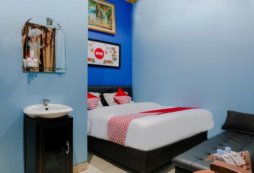 디럭스 룸, Oyo 778 Guest House Amalia Malang