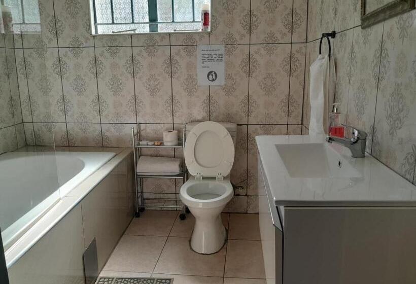 מיטת קינג בסוויטה, Rs Garden Guesthouse