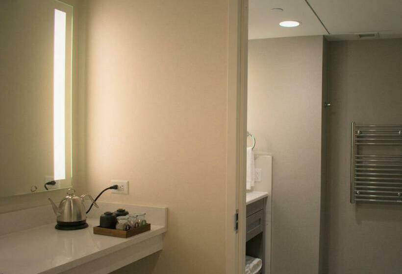 חדר סטנדרט נוף לאגם, Yo1 Longevity & Health Resorts, Catskills