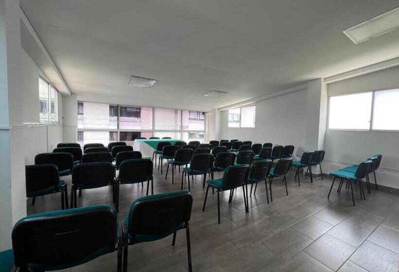 标准三人间, Rosales Gold