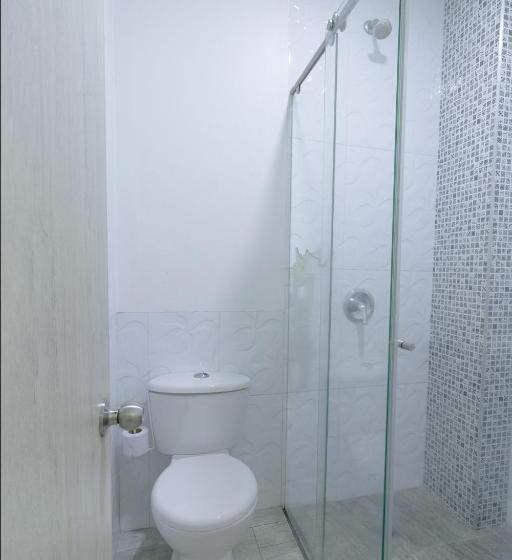 标准三人间, Rosales Gold