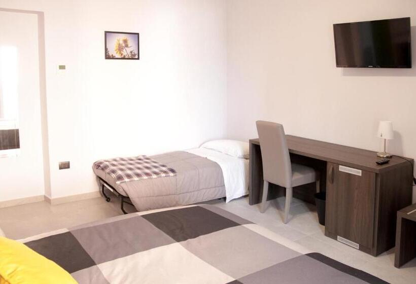 اتاق استاندارد سه نفره, Easyroom Frosinone   Casello Autostradale