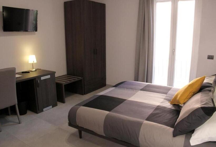 스탠다드 트리플 룸, Easyroom Frosinone   Casello Autostradale