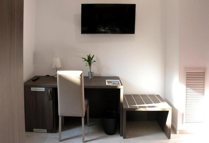 اتاق استاندارد با تخت بزرگ, Easyroom Frosinone   Casello Autostradale