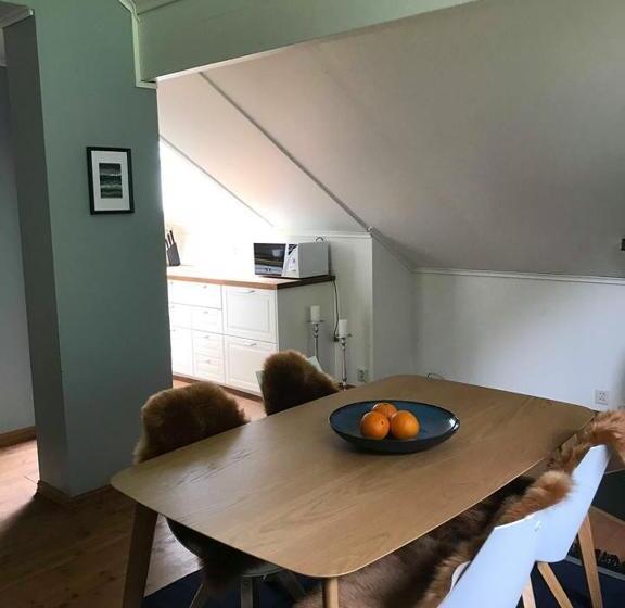 דירת חדר עם נוף לים ומרפסת, Ingrids Apartments