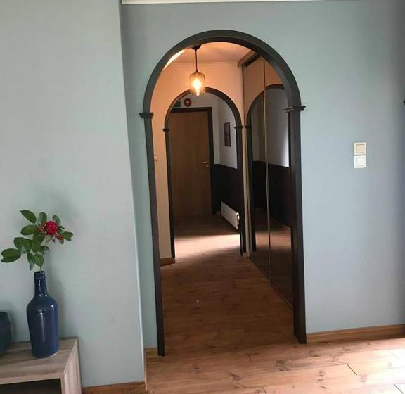 דירת חדר עם נוף לים ומרפסת, Ingrids Apartments